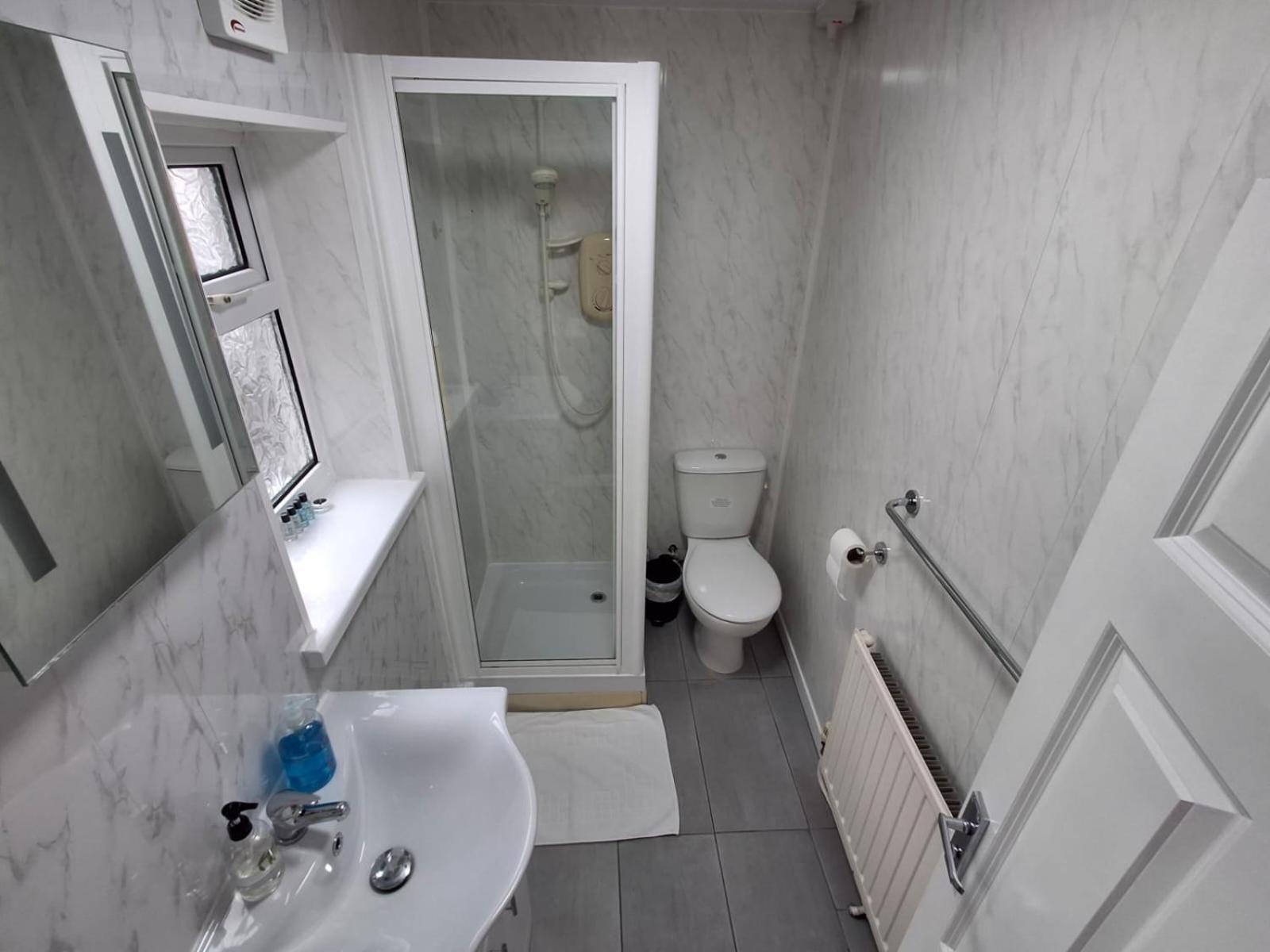 Inn By The Sea, Portsmouth - En Suite Rooms With Or Without Sea View, Onsite Ev 22Kw 포츠머스 외부 사진