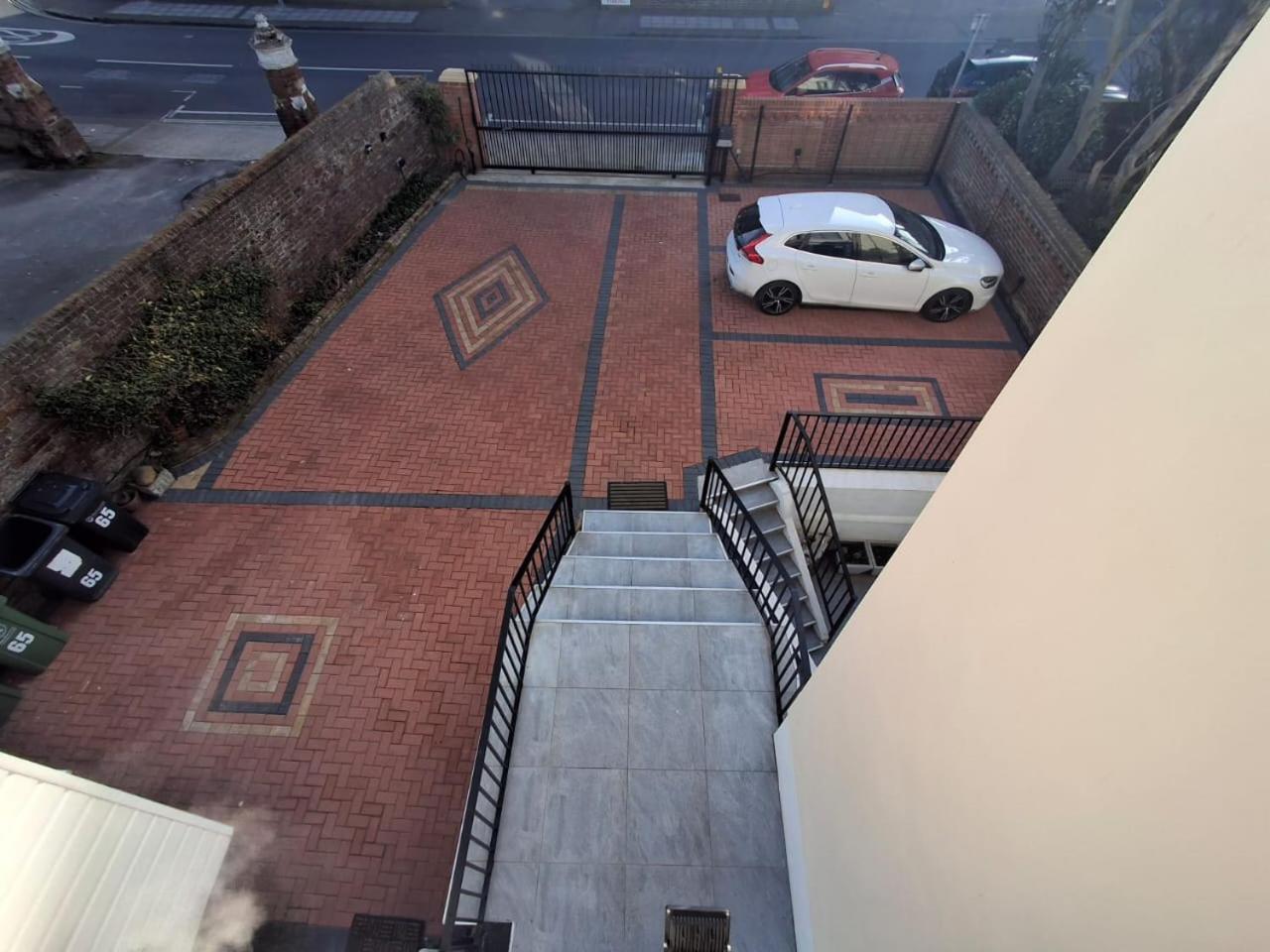 Inn By The Sea, Portsmouth - En Suite Rooms With Or Without Sea View, Onsite Ev 22Kw 포츠머스 외부 사진