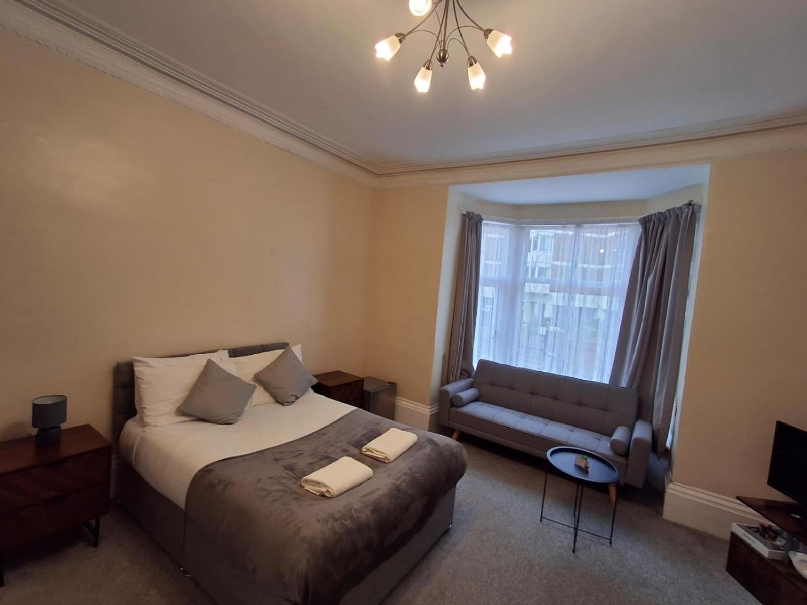 Inn By The Sea, Portsmouth - En Suite Rooms With Or Without Sea View, Onsite Ev 22Kw 포츠머스 외부 사진