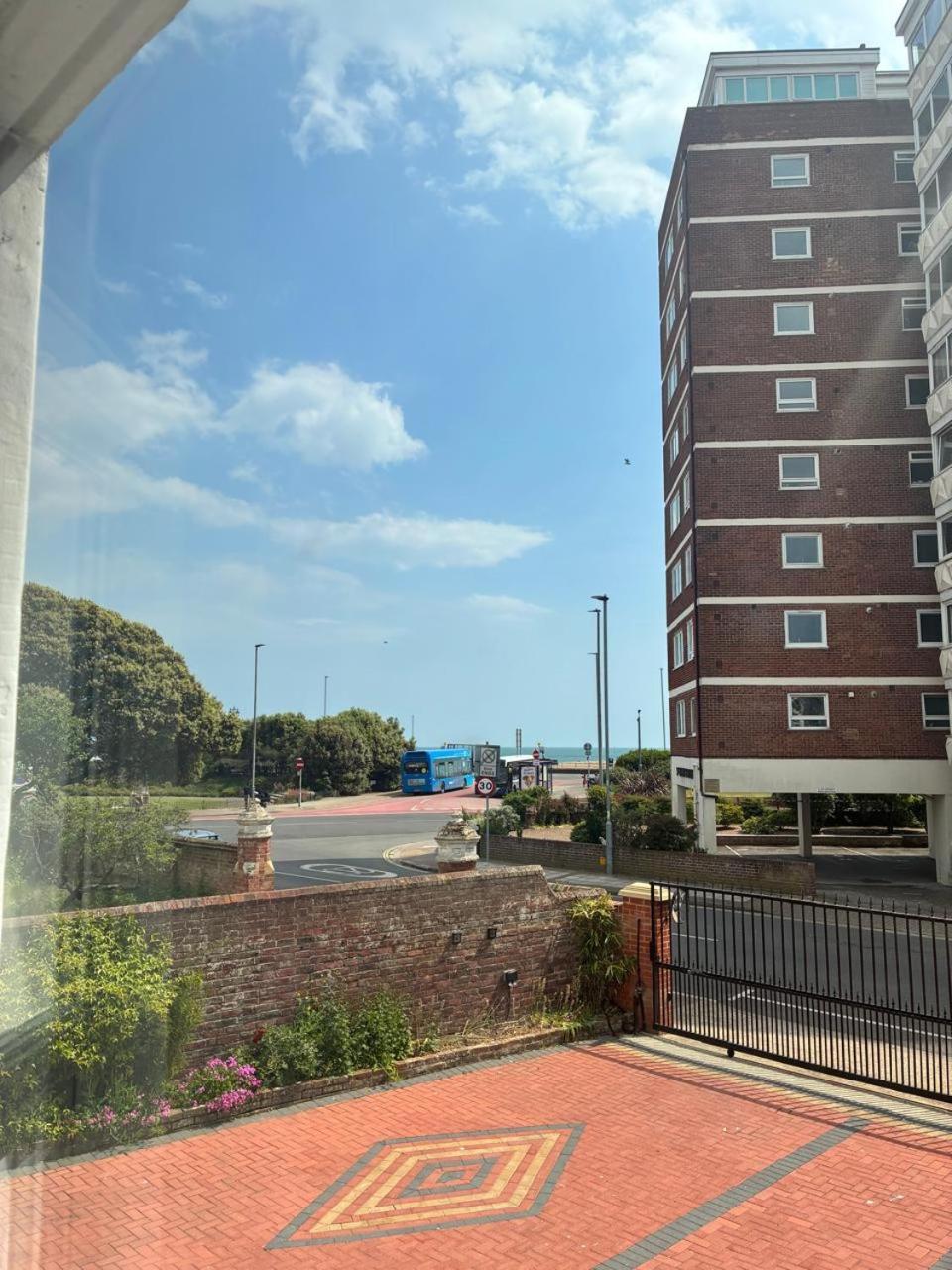 Inn By The Sea, Portsmouth - En Suite Rooms With Or Without Sea View, Onsite Ev 22Kw 포츠머스 외부 사진