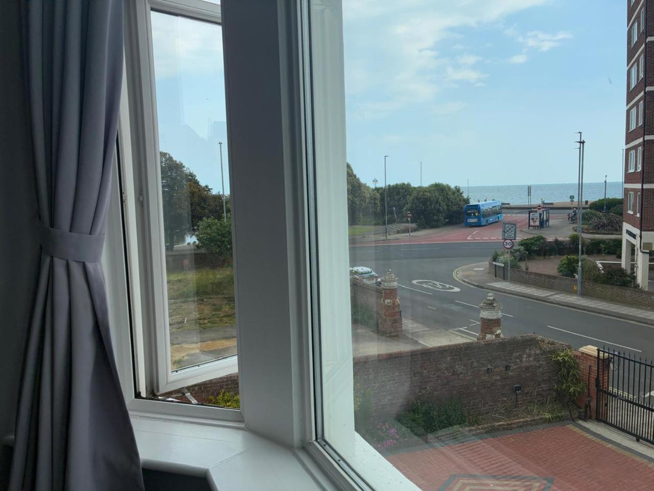 Inn By The Sea, Portsmouth - En Suite Rooms With Or Without Sea View, Onsite Ev 22Kw 포츠머스 외부 사진