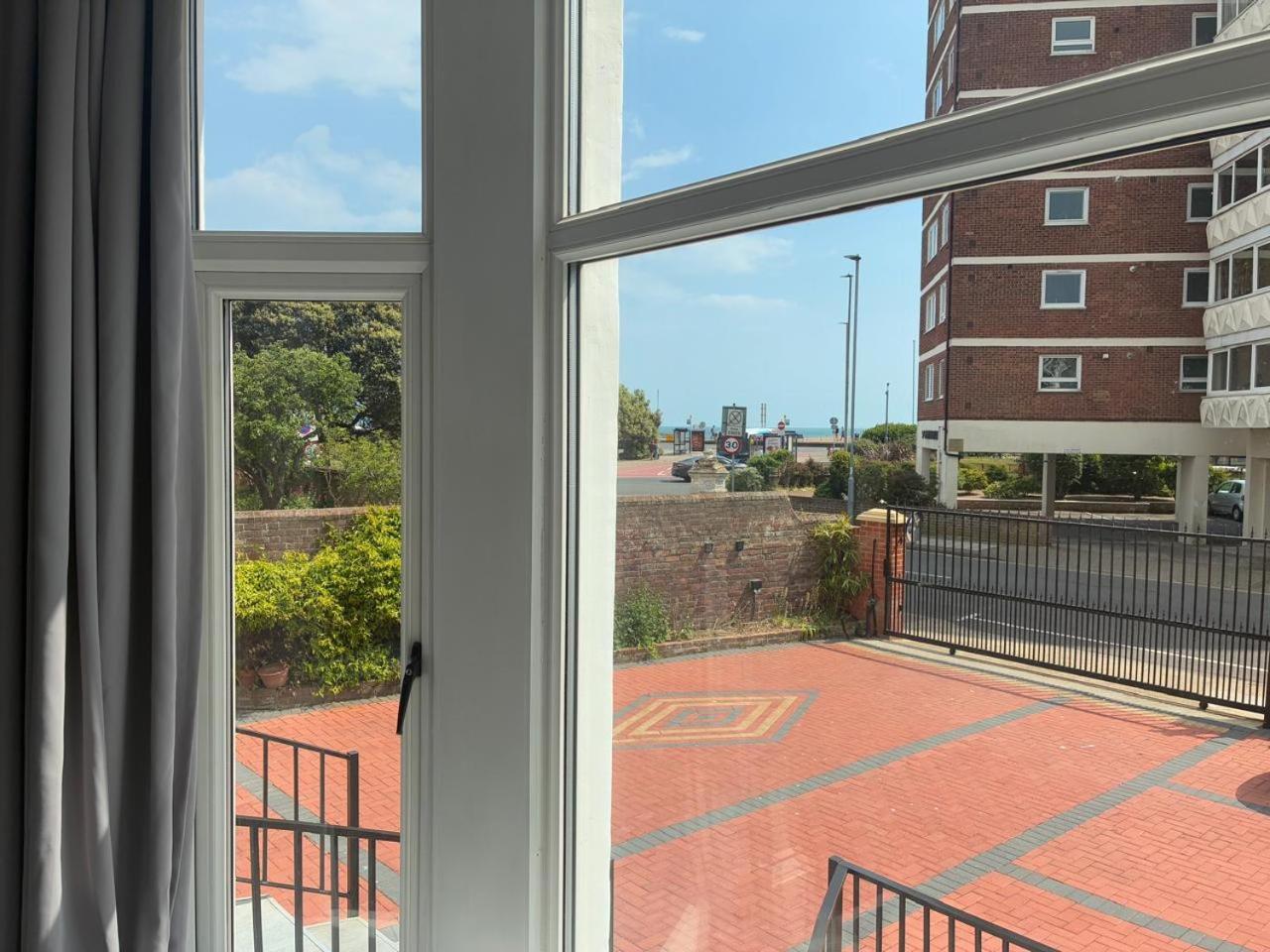 Inn By The Sea, Portsmouth - En Suite Rooms With Or Without Sea View, Onsite Ev 22Kw 포츠머스 외부 사진