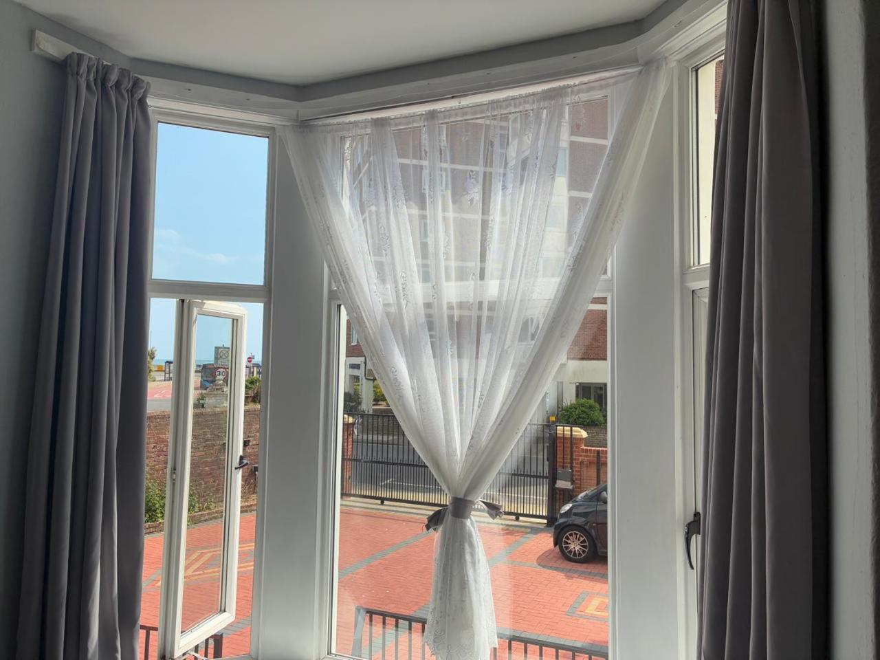 Inn By The Sea, Portsmouth - En Suite Rooms With Or Without Sea View, Onsite Ev 22Kw 포츠머스 외부 사진