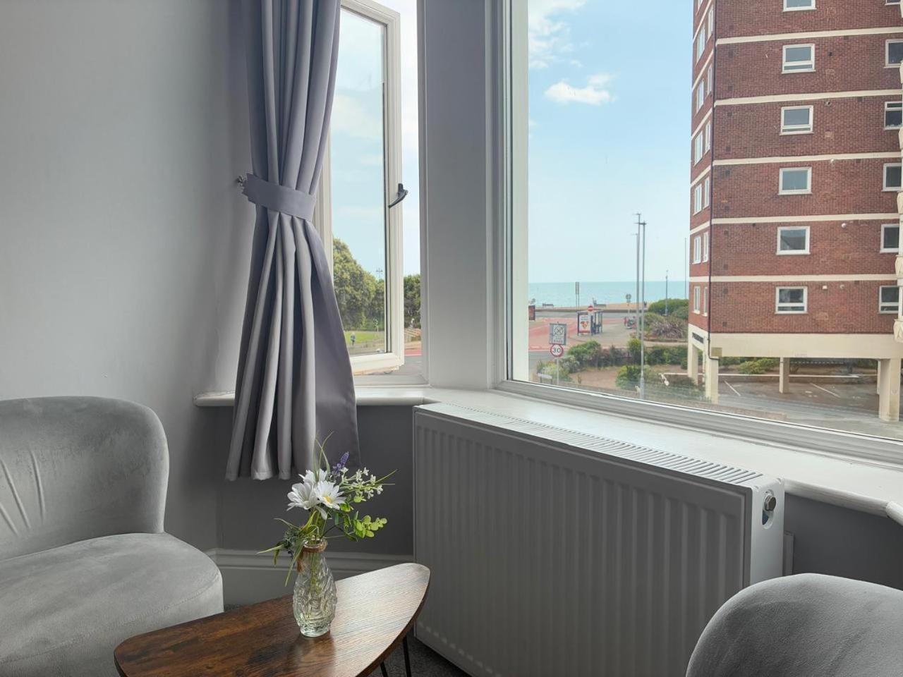 Inn By The Sea, Portsmouth - En Suite Rooms With Or Without Sea View, Onsite Ev 22Kw 포츠머스 외부 사진